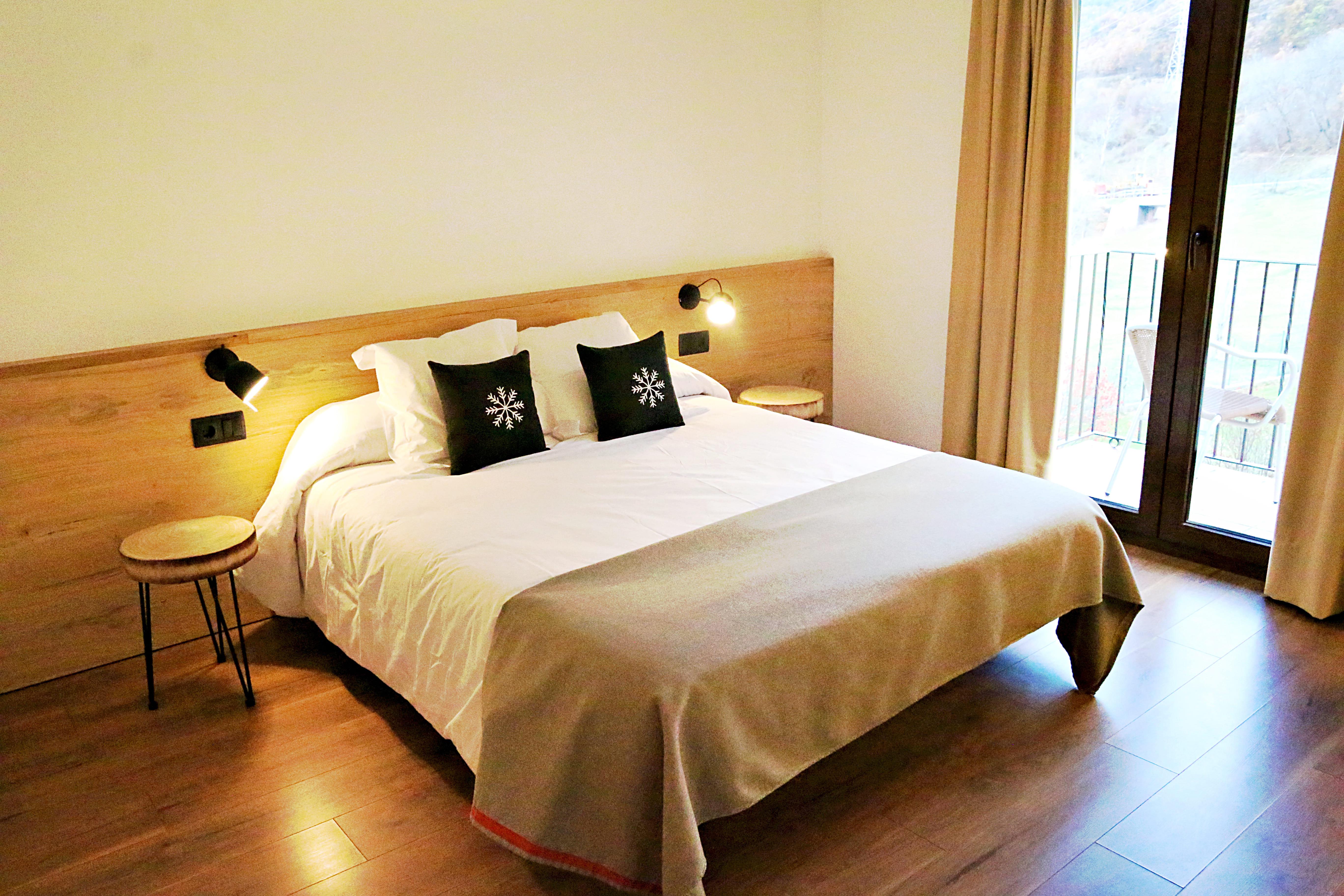 Hotel Lo Paller Valencia D'Aneu Buitenkant foto