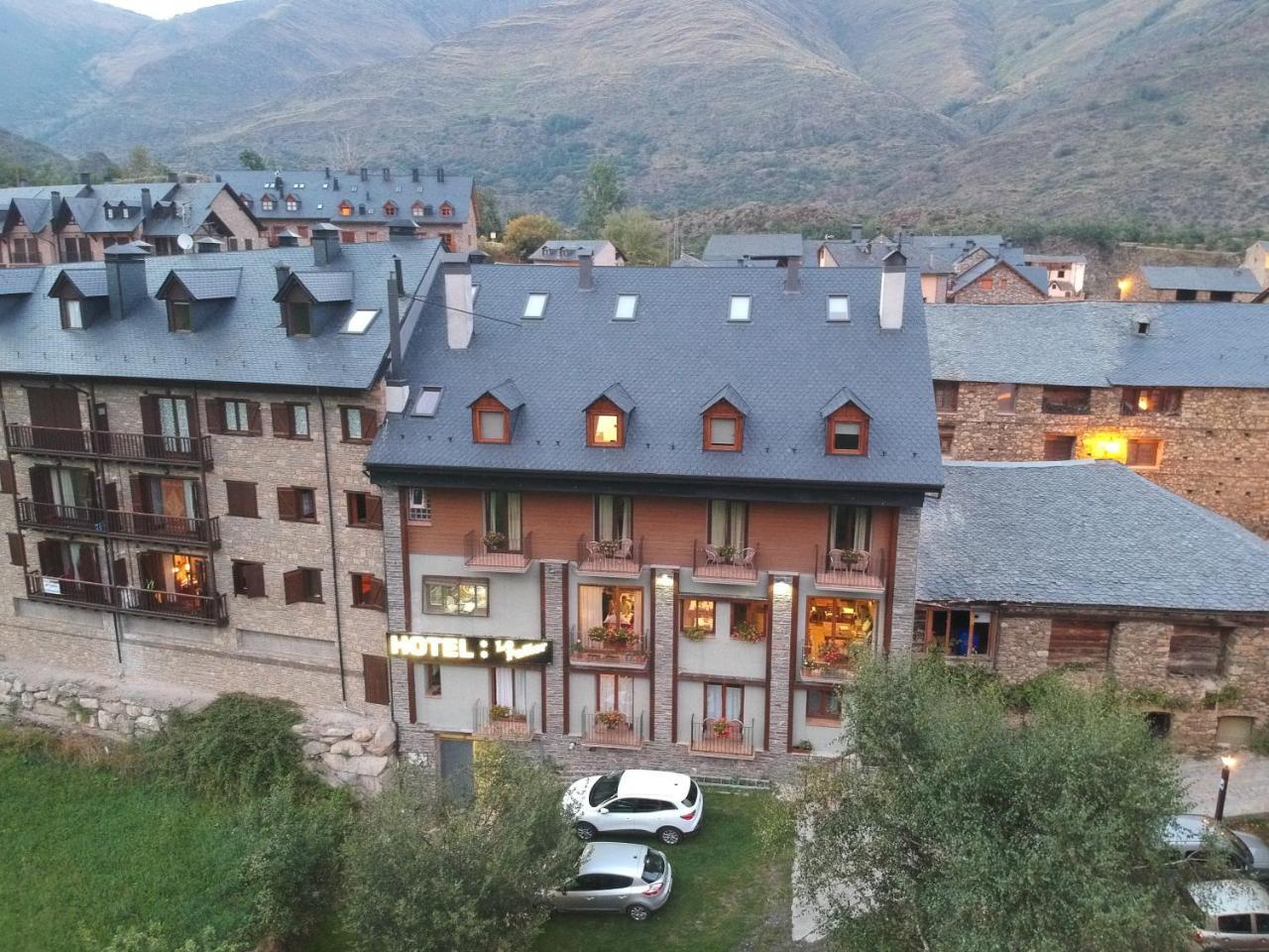 Hotel Lo Paller Valencia D'Aneu Buitenkant foto