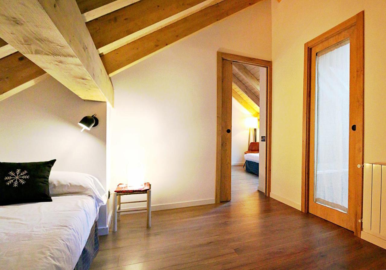 Hotel Lo Paller Valencia D'Aneu Buitenkant foto